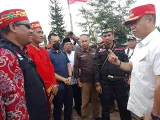 Perusahaan Sawit ini Dipasangi Portal Adat, ini Pemicunya
