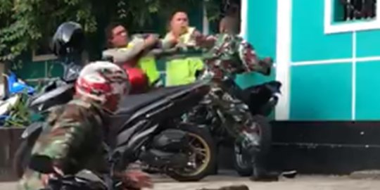 Kronologi Baku Hantam Anggota TNI dan Polisi di Maluku