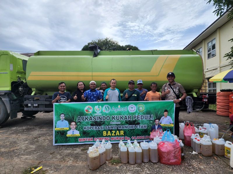 Apkasindo Kukar Salurkan 126.000 Liter Minyak Goreng Murah