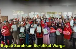 Sertifikat Tanah yang Diserahkan ke Warga Ada Tulisan 'Terhutang', ini Maksudnya