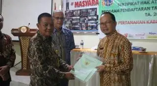Ratusan Sertifikat Tanah Gratis Dibagikan Kepada Warga 3 Desa