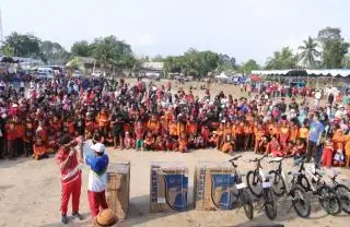 Ribuan Bibit Sawit dan Buah Dibagikan ke Petani