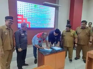Pengelolaan Sawit di Komplek Stadion Aji Imbut Diserahkan ke BUMDes