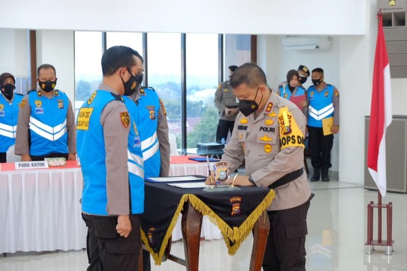 Panitia dan Peserta Seleksi SIP Polda Riau Tanda Tangani Pakta Integritas