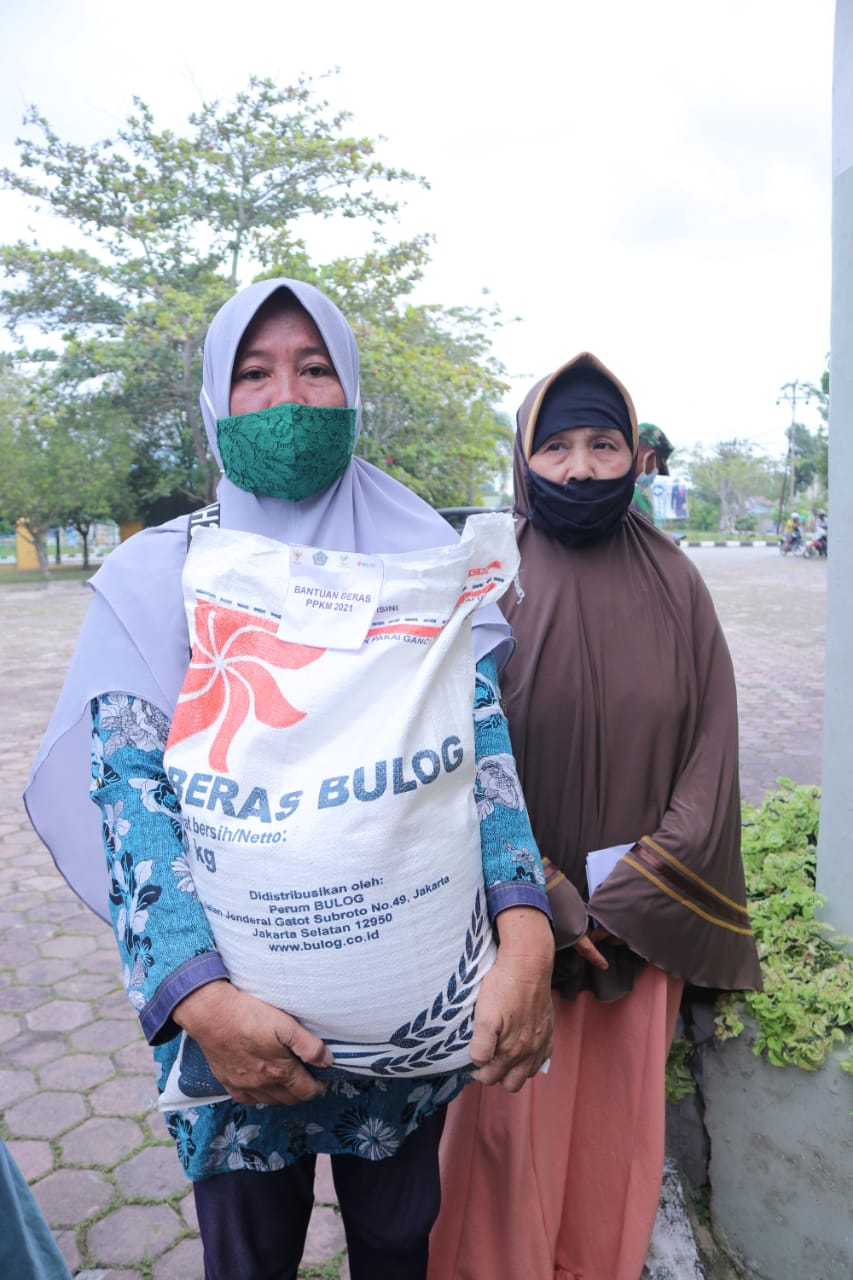Bantuan Beras PPKM untuk Warga Siak Mulai Disalurkan