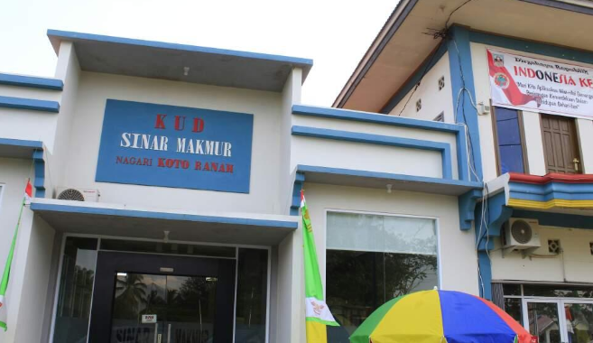 Keroyokan Majukan Petani Sawit di Kampung Halaman