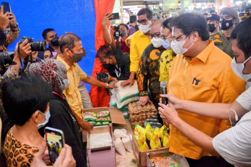 Airlangga Hartarto Tinjau OP di Pasar Bawah