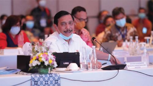 Luhut Kesal Harga CPO Diatur dari Malaysia